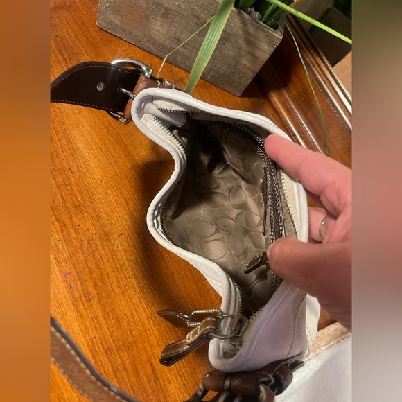 Coach Off-White Leather Shoulder Bag - Picture 5 of 8